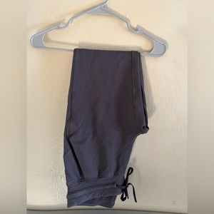 LULULEMON GRAY SWEATPANTS SIZE 4